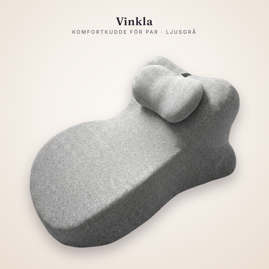 Vinkla komfortkudde för par i ljusgrå